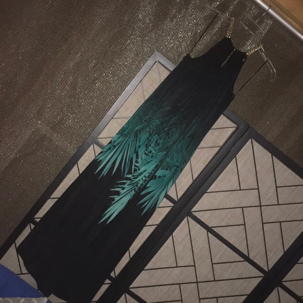 Jenifer Lopez very nice dress - Picture 1 of 5
